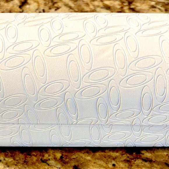 Oakley White Sunglasses Clamshell Case Textured Clean Cloth Bag Protection EUC - Picture 6 of 13